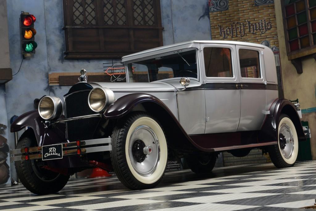 1928 Packard 443 Club Sedan