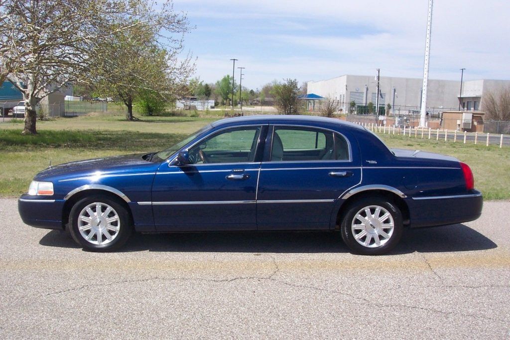2011 Lincoln Town Car for sale