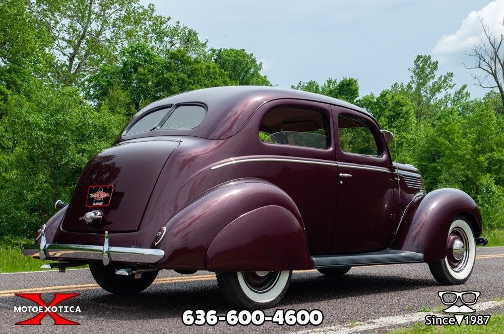 1938 Ford Tudor Deluxe