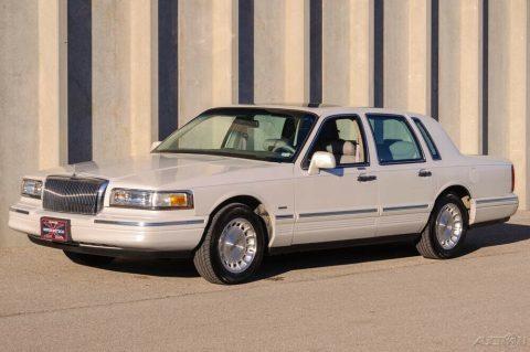 1996 Lincoln Town Car zu verkaufen