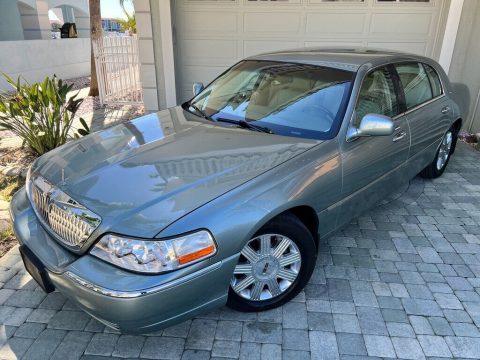 2004 Lincoln Town Car for sale
