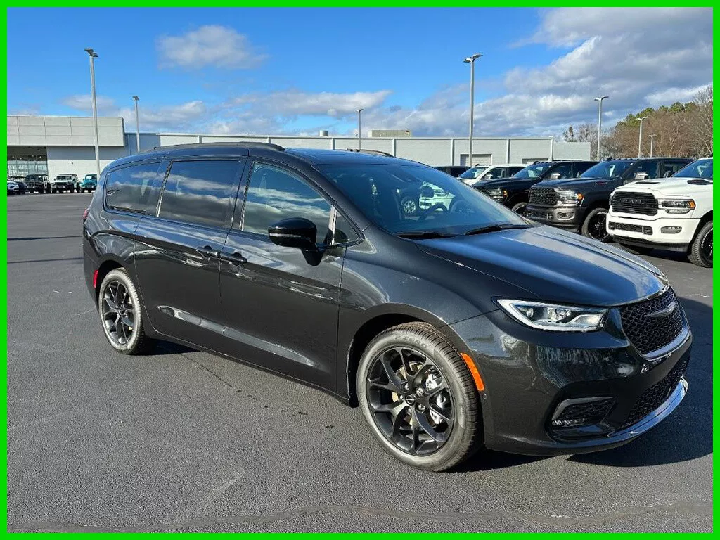 2024 Chrysler Pacifica for sale