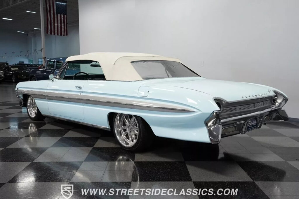 1961 Oldsmobile Starfire