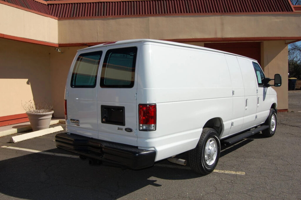 2013 Ford E-350