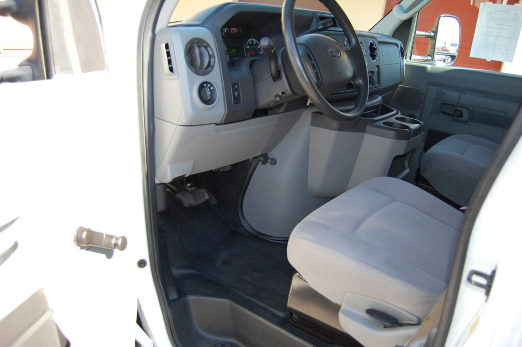 2013 Ford E-350