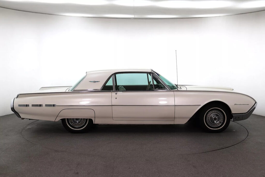 1962 Ford Thunderbird
