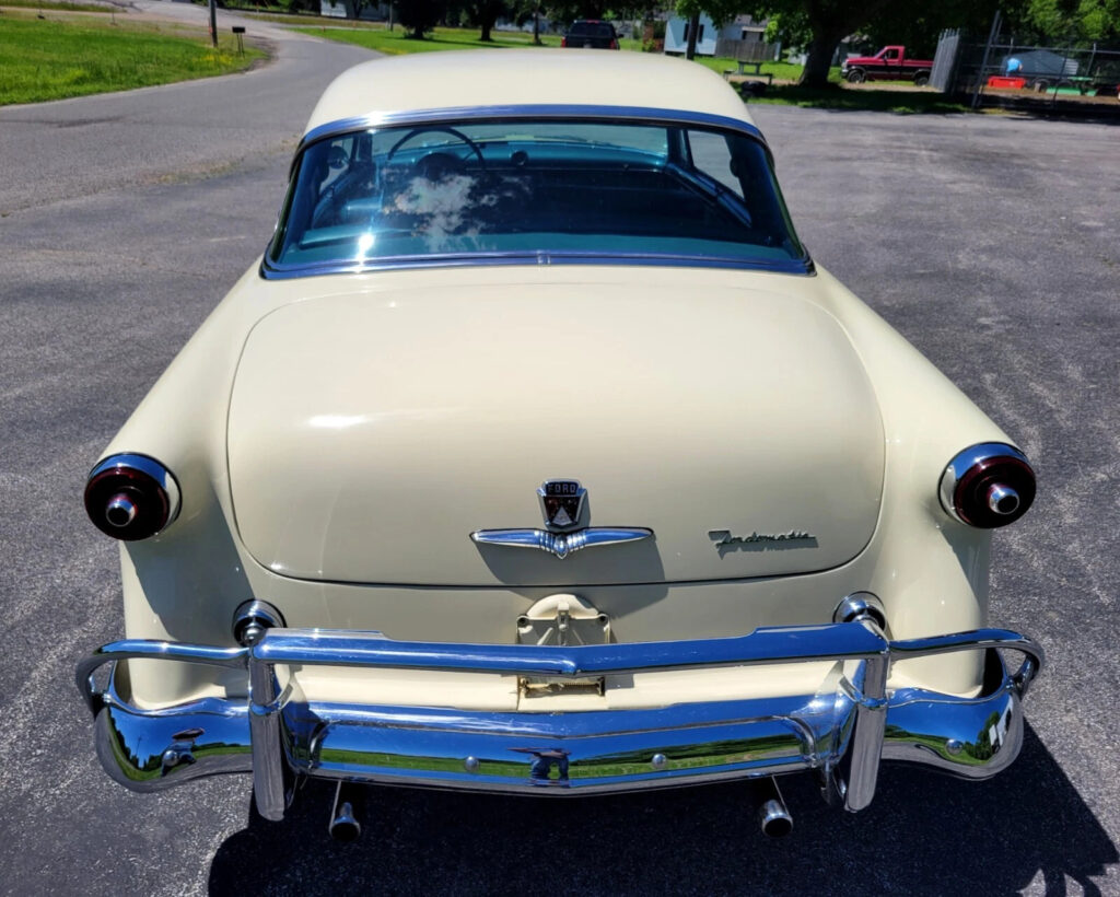 1953 Ford Crestline