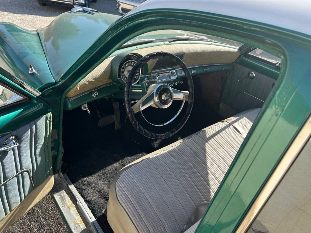 1953 Kaiser Manhattan