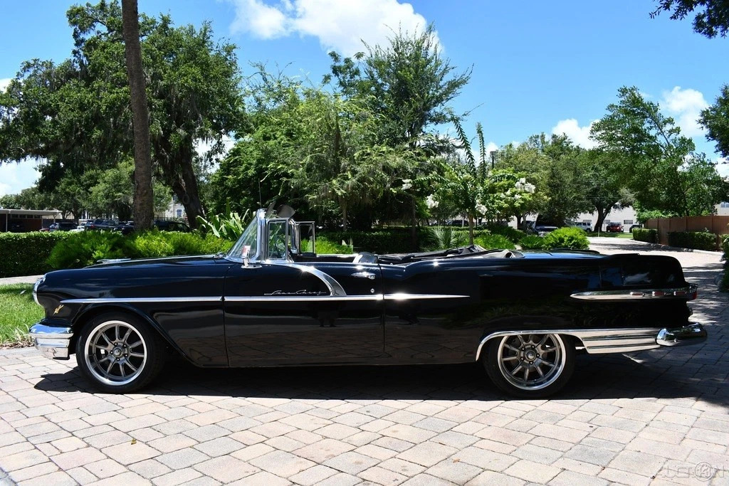 1956 Pontiac Star Chief