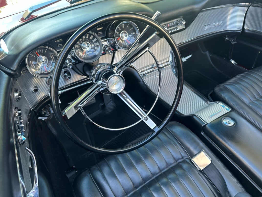 1962 Ford Thunderbird