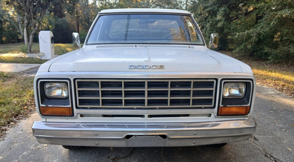 1985 Dodge D100