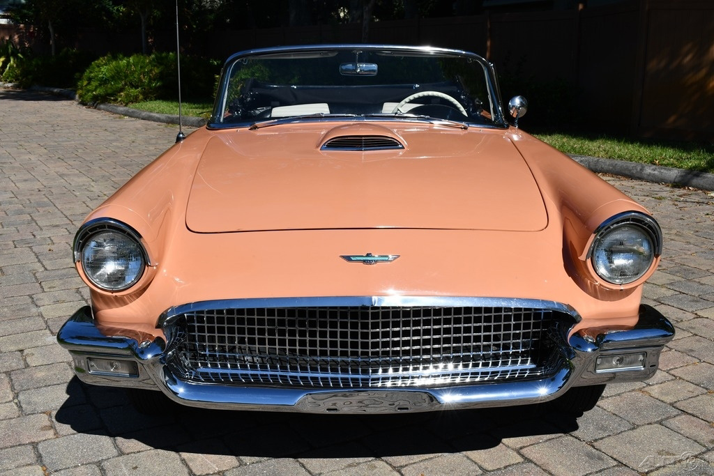 1957 Ford Thunderbird