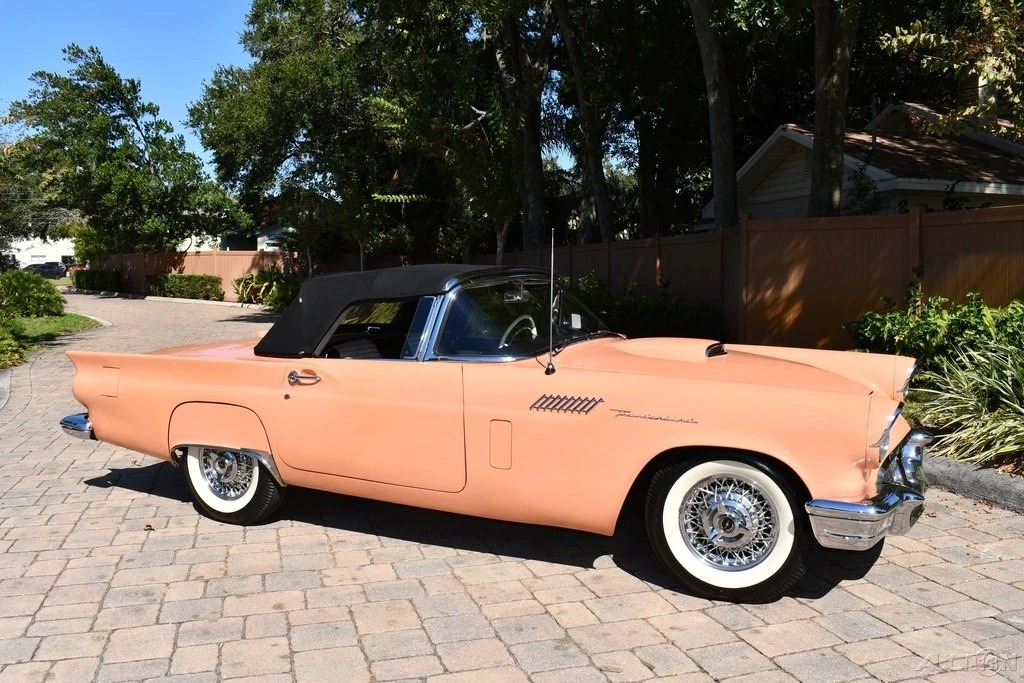1957 Ford Thunderbird
