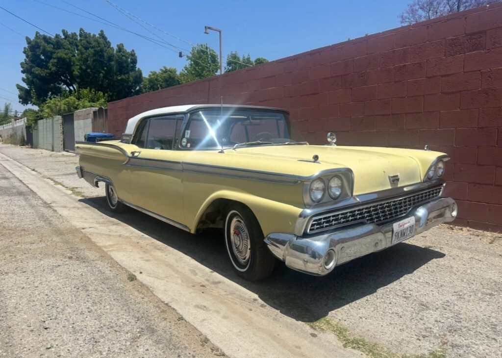 1959 Ford Skyliner