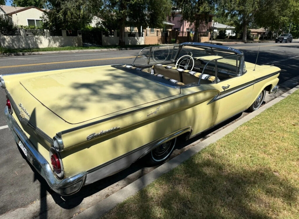1959 Ford Skyliner